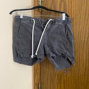American eagle size 4 grey shorts